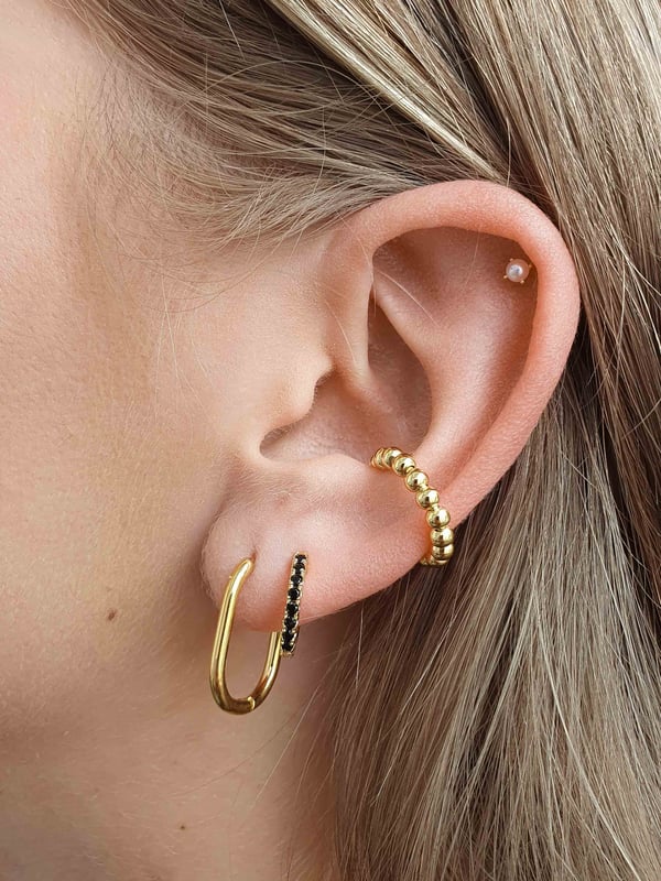 Kolczyki kółka huggies z czarnymi cyrkoniami