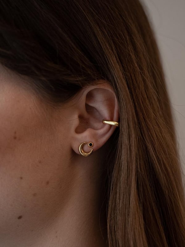 Pozłacana nausznica Modern Ear Cuff