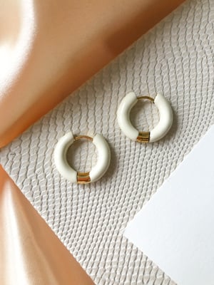 Modne kolczyki koła Bold Hoop Beige