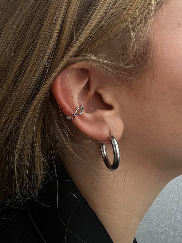 Srebrna nausznica Chain Ear Cuff