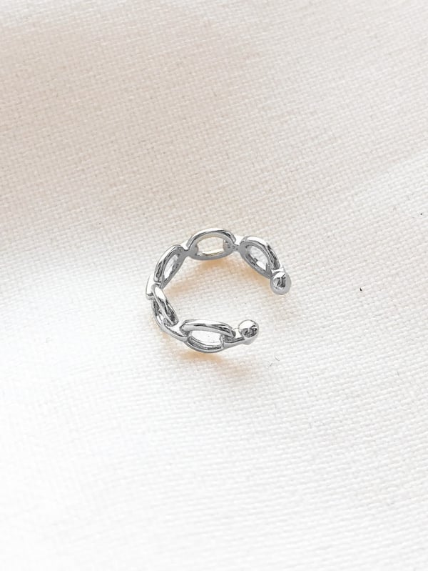 Srebrna nausznica Chain Ear Cuff