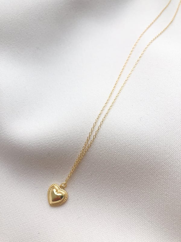 Pozłacany naszyjnik z sercem w stylu vintage